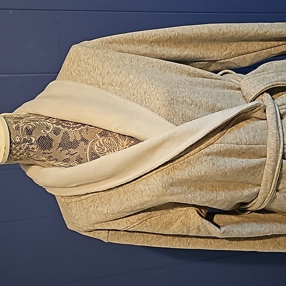 NWT women's UGG ROBE.Size L,light grey color - Picture 2 of 12